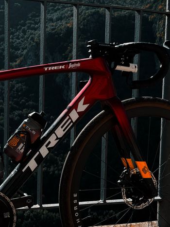 Used Trek Domane SLR 7 AXS Gen 4 2025 2025 Road & Gravel, Red — image 5 of 5