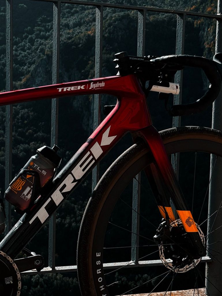 Used Trek Domane SLR 7 AXS Gen 4 2025 2025 Road & Gravel, Red — image 5 of 5