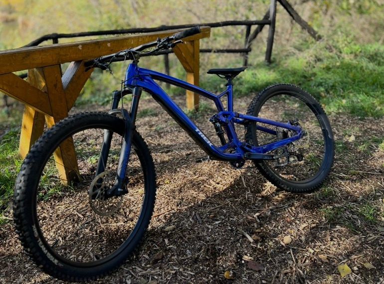 Used Trek Fuel EX 7 Gen 6 2023 2023 Mountainbike, Purple, 27.5, 29 — image 3 of 4