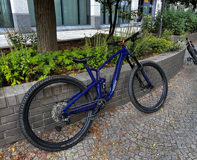 Used Trek Fuel EX 7 Gen 6 2023 2023 Mountainbike, Purple, 27.5, 29 — image 1 of 4