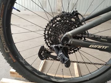 Used Giant Reign+ 2 Pro 2020 Mountainbike, White — image 3 of 4