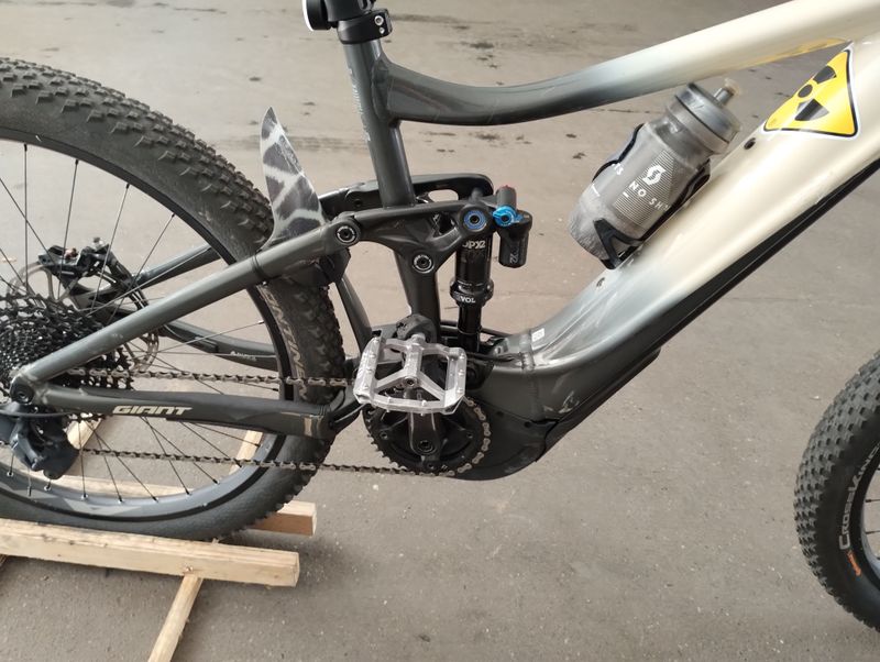 Used Giant Reign+ 2 Pro 2020 Mountainbike, White — image 2 of 4