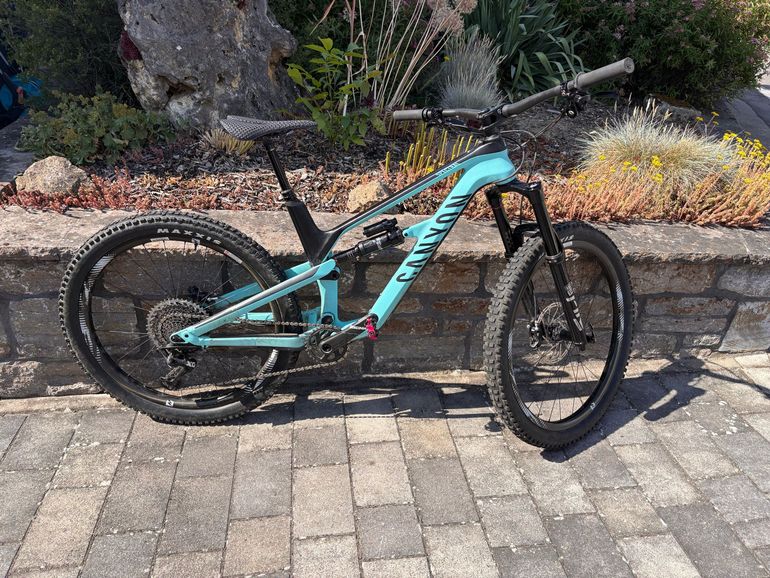 Used Canyon Spectral CF 9.0 2020 2020 Mountainbike, Blue, 27.5 — image 1 of 4