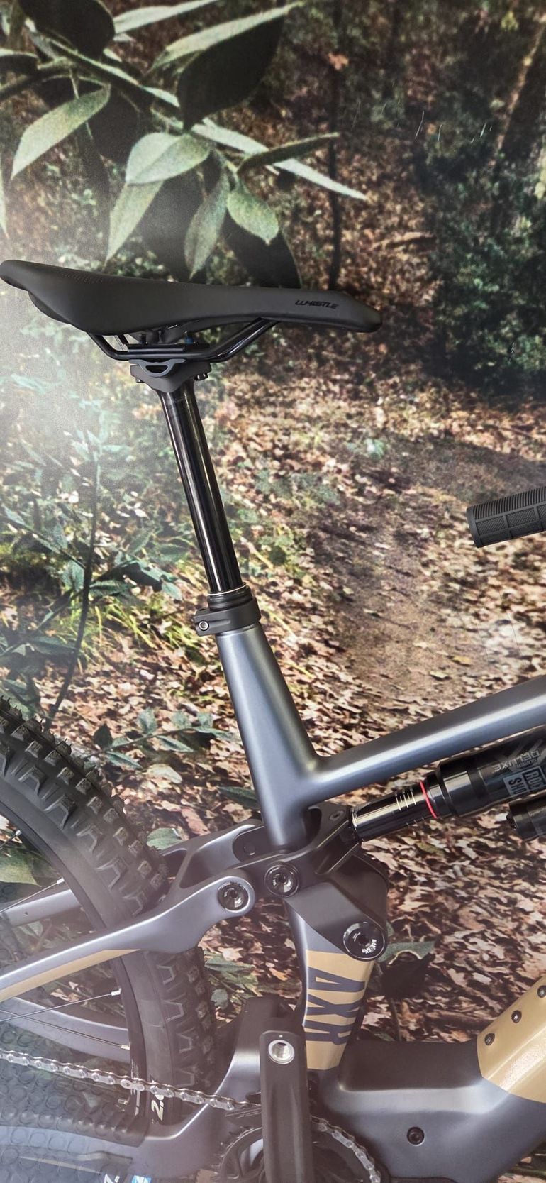 Used Whistle AXR 8.6 2026 Mountainbike, Light Gray — image 5 of 7