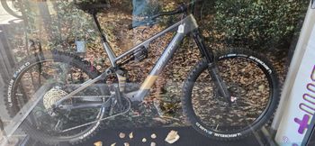 Used Whistle AXR 8.6 2026 Mountainbike, Light Gray — image 2 of 7