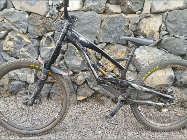 Used YT Custom SRAM X01 DH 2017 Mountainbike, Black — image 2 of 3