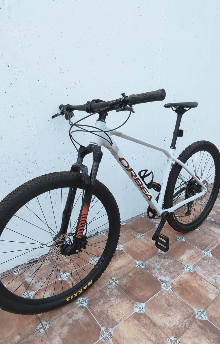 Used Orbea ALMA H20 2021 2021 Mountainbike, White, 29 — image 1 of 9