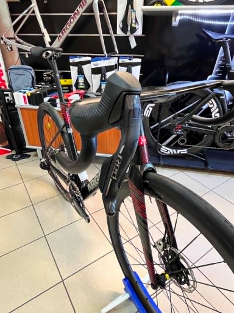Argon 18 Sum Pro SRAM RED AXS 2026 2026 Road & Gravel d'occasion — image 4 sur 10