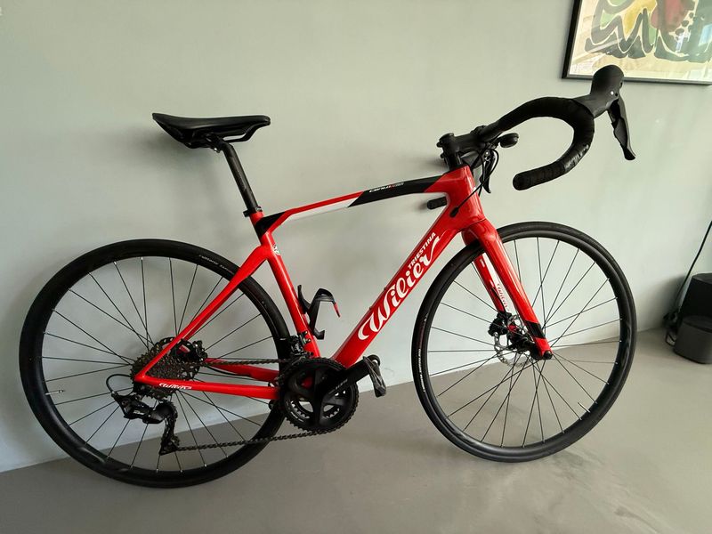 Käytetty Wilier Cento1NDR SHIMANO 105 R7000 (BR-R7010-F) 2022 2022 Road & Gravel