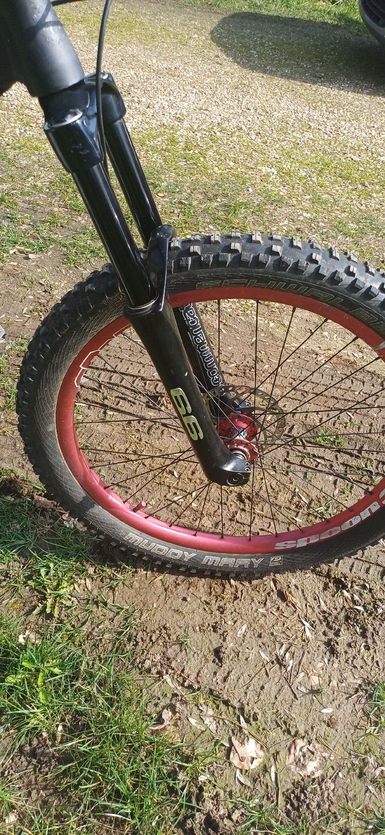 Kona ENTOURAGE 2013 2013 Mountainbike d'occasion — image 4 sur 8