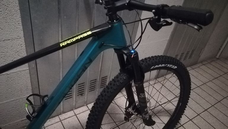 Used Lee Cougan Custom Shimano Deore XT 2023 Mountainbike, Green — image 8 of 11