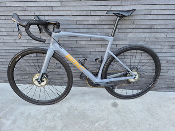 Used BMC Roadmachine Shimano Ultegra 2019 Road & Gravel, Light Gray — image 5 of 9