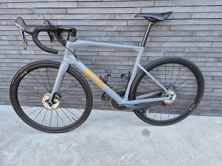 Used BMC Roadmachine Shimano Ultegra 2019 Road & Gravel, Light Gray — image 5 of 9