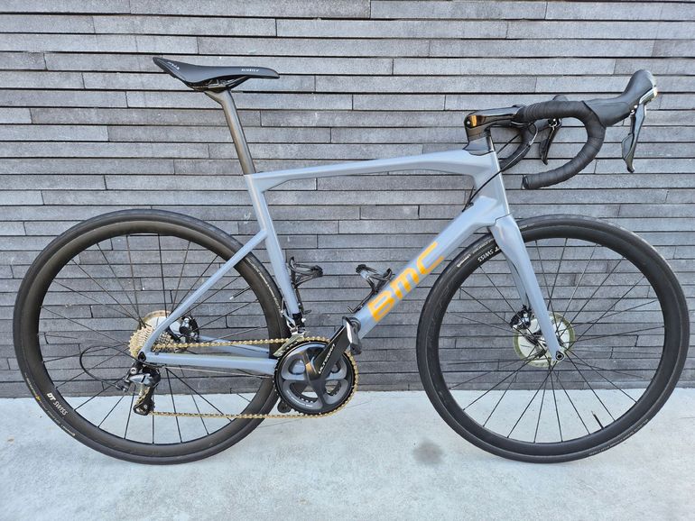 Used BMC Roadmachine Shimano Ultegra 2019 Road & Gravel, Light Gray — image 1 of 9