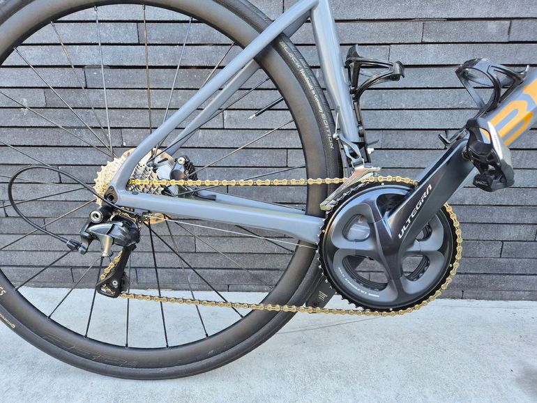 Used BMC Roadmachine Shimano Ultegra 2019 Road & Gravel, Light Gray — image 2 of 9