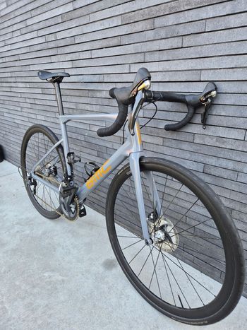 Used BMC Roadmachine Shimano Ultegra 2019 Road & Gravel, Light Gray — image 4 of 9