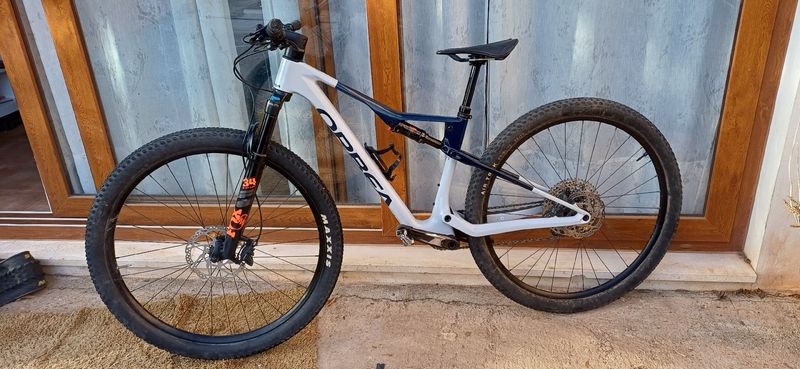 Gebrauchtes Orbea OIZ M30 2025 2025 Mountainbike, Weiß, 29 — Bild 2 von 3