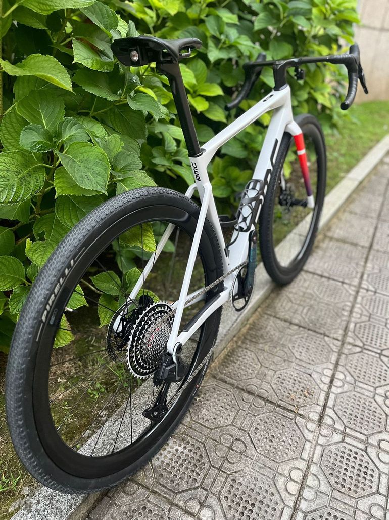 Used BMC Kaius 01 TWO 2026 2026 Road & Gravel, White — image 2 of 11