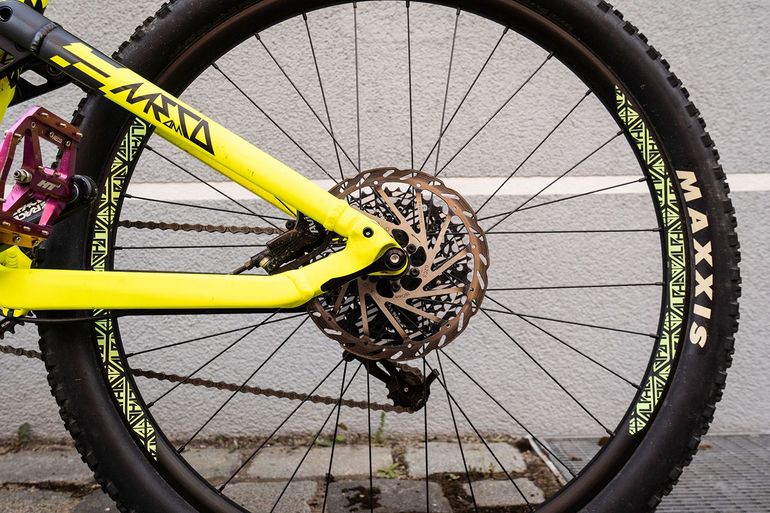 Używany Commencal Meta AM V4 2015 Origin 650B Limited Edition 2015 Mountainbike — zdjęcie 16 z 24