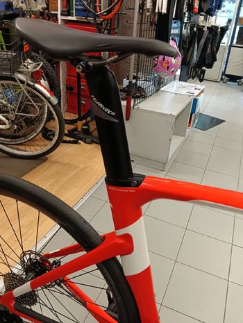 Used Wilier Cento1air Shimano 105 2021 Road & Gravel, Red — image 3 of 7