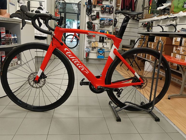 Used Wilier Cento1air Shimano 105 2021 Road & Gravel, Red — image 1 of 7