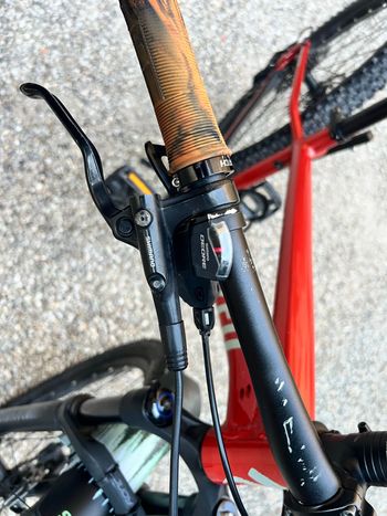 Used Specialized Rockhopper Elite 27.5 2022 2022 Mountainbike, Orange, 27.5 — image 7 of 8
