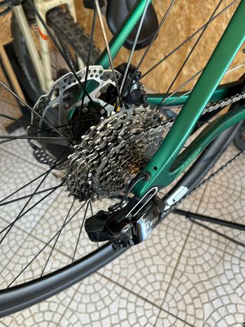 Used Merida SCULTURA ENDURANCE 4000 105 Di2 & Carbon Wheels 2024 Road & Gravel, Green — image 2 of 3