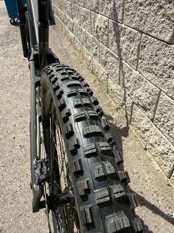 Used Transition Sentinel Carbon XT 2025 2025 Mountainbike, Light Gray — image 12 of 15