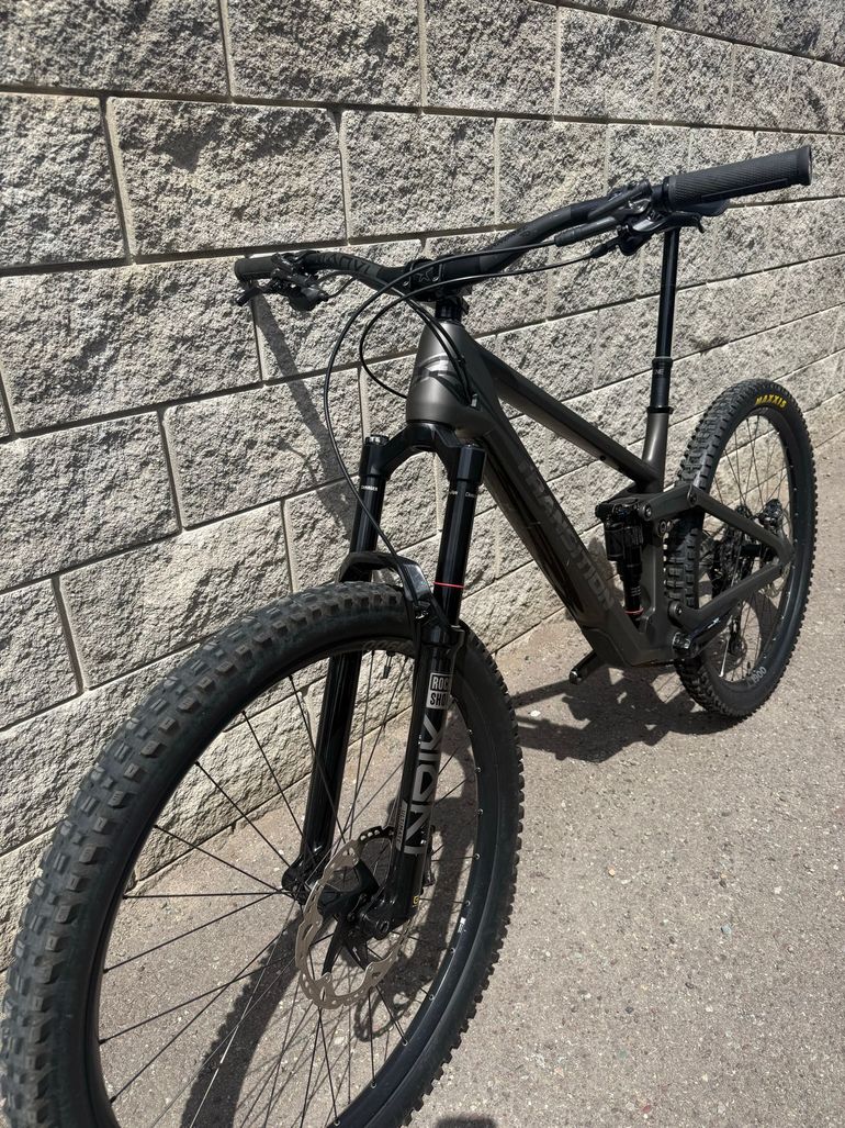 Used Transition Sentinel Carbon XT 2025 2025 Mountainbike, Light Gray — image 13 of 15