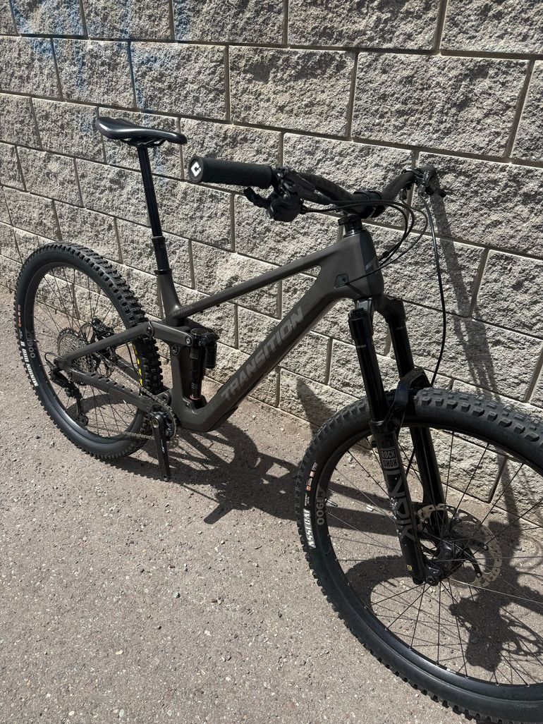 Used Transition Sentinel Carbon XT 2025 2025 Mountainbike, Light Gray — image 2 of 15