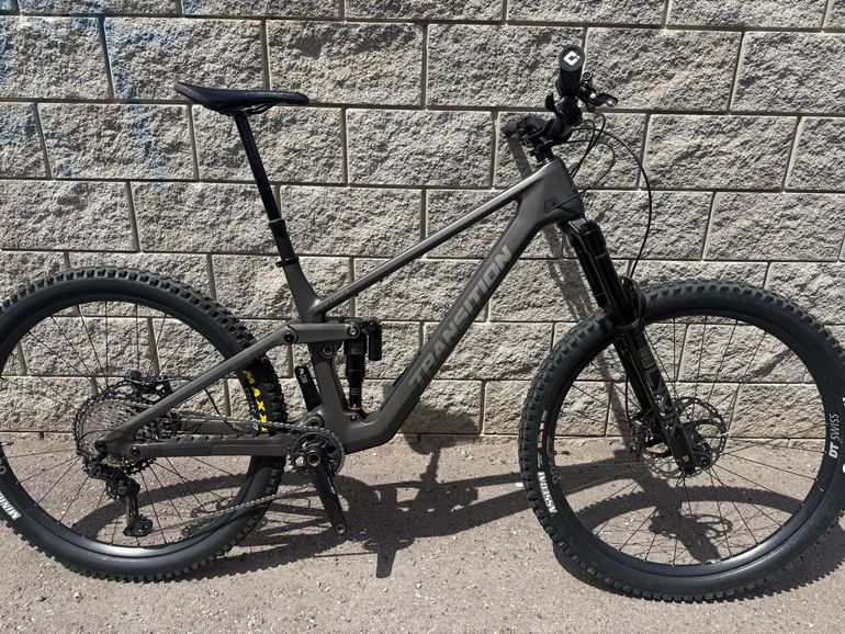 Used Transition Sentinel Carbon XT 2025 2025 Mountainbike, Light Gray — image 1 of 15
