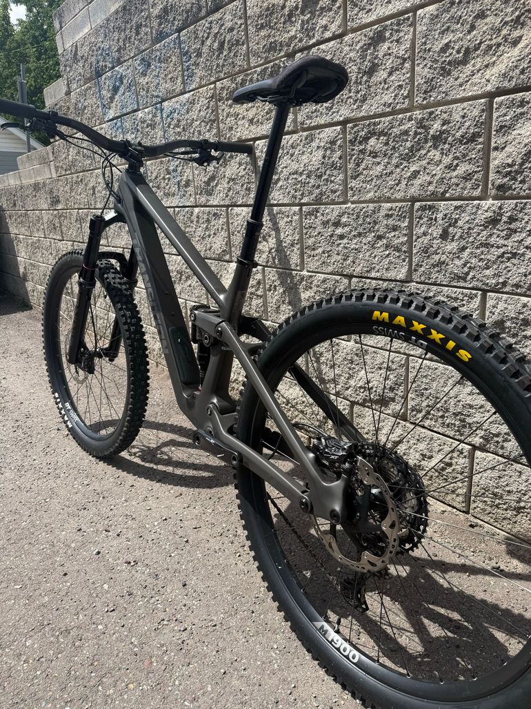Used Transition Sentinel Carbon XT 2025 2025 Mountainbike, Light Gray — image 11 of 15