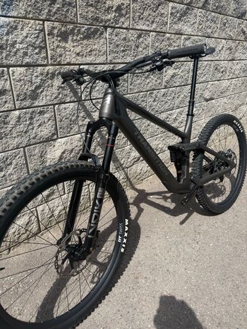 Used Transition Sentinel Carbon XT 2025 2025 Mountainbike, Light Gray — image 12 of 15