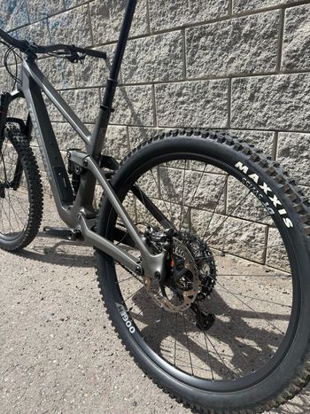 Used Transition Sentinel Carbon XT 2025 2025 Mountainbike, Light Gray — image 15 of 15