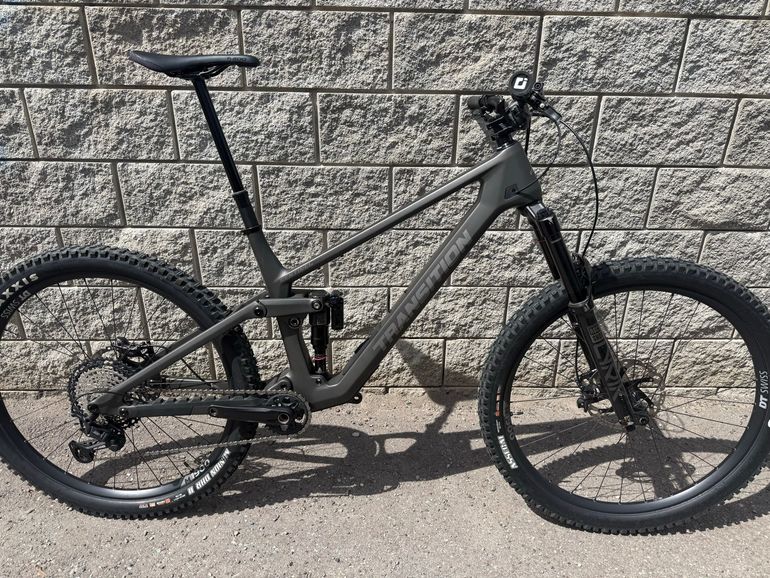 Used Transition Sentinel Carbon XT 2025 2025 Mountainbike, Light Gray — image 1 of 15