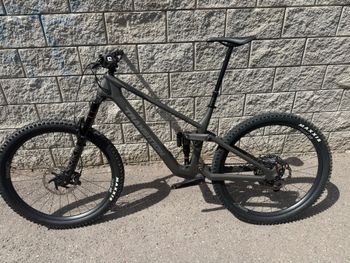 Used Transition Sentinel Carbon XT 2025 2025 Mountainbike, Light Gray — image 11 of 15