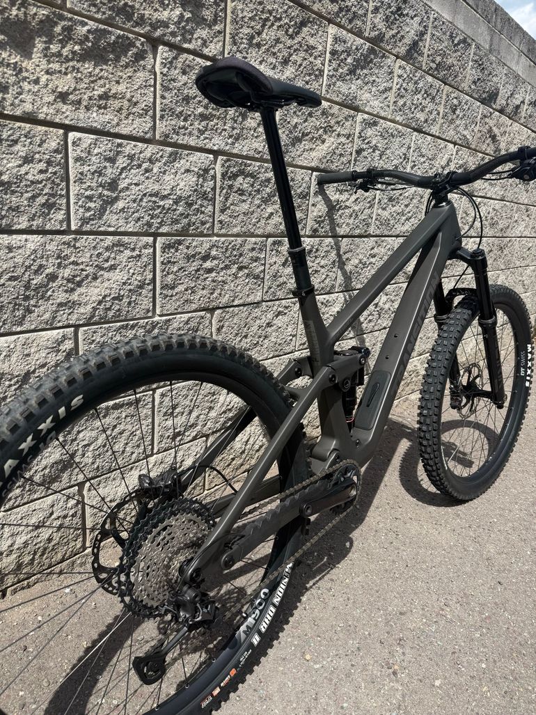 Used Transition Sentinel Carbon XT 2025 2025 Mountainbike, Light Gray — image 10 of 15