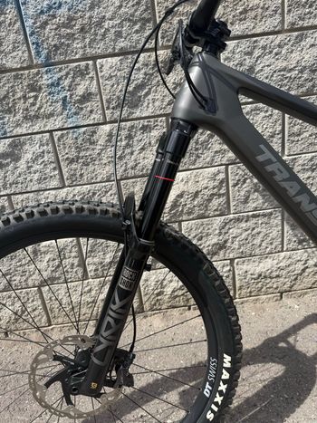 Used Transition Sentinel Carbon XT 2025 2025 Mountainbike, Light Gray — image 13 of 15