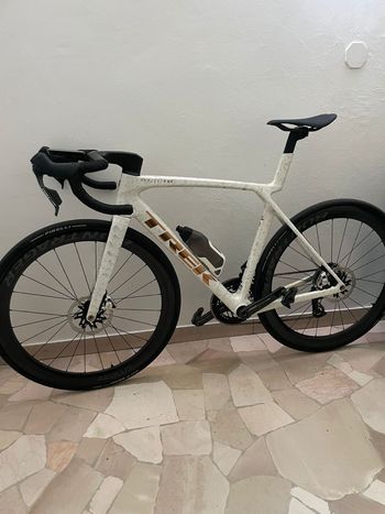 Trek Madone SLR 9 AXS Gen 8 2025 2025 Road & Gravel d'occasion — image 2 sur 5
