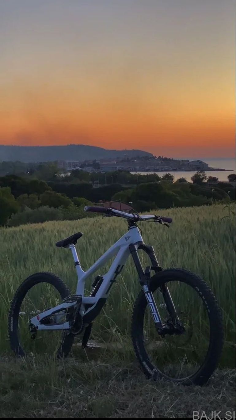 Used YT Custom Single Speed / Fixed Gear 2024 Mountainbike, White, 27.5 (650B) — image 17 of 17