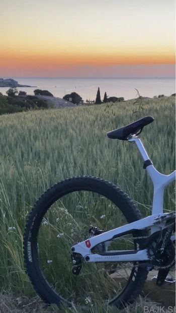 Used YT Custom Single Speed / Fixed Gear 2024 Mountainbike, White, 27.5 (650B) — image 3 of 17