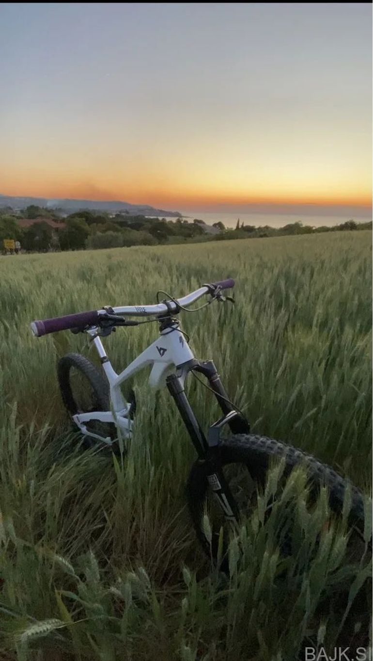 Used YT Custom Single Speed / Fixed Gear 2024 Mountainbike, White, 27.5 (650B) — image 16 of 17