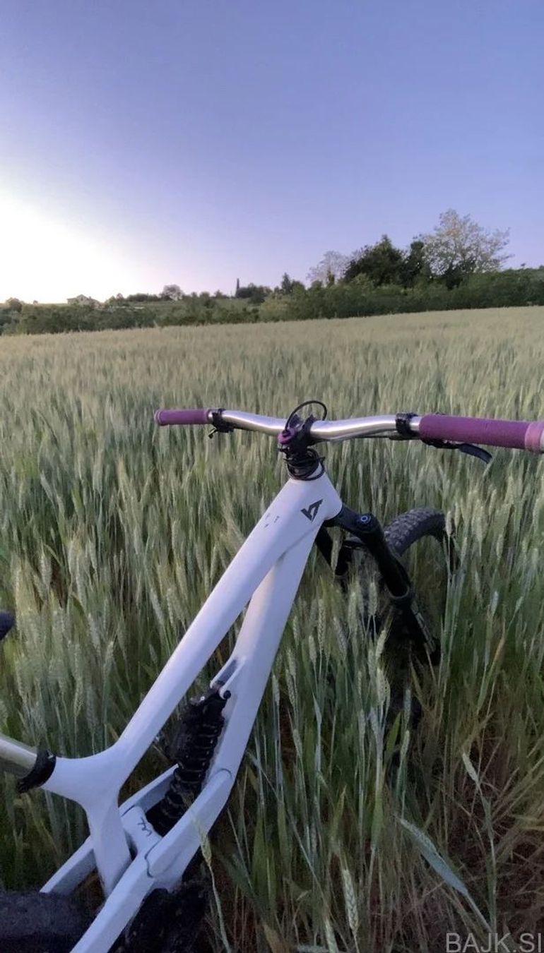 Used YT Custom Single Speed / Fixed Gear 2024 Mountainbike, White, 27.5 (650B) — image 15 of 17
