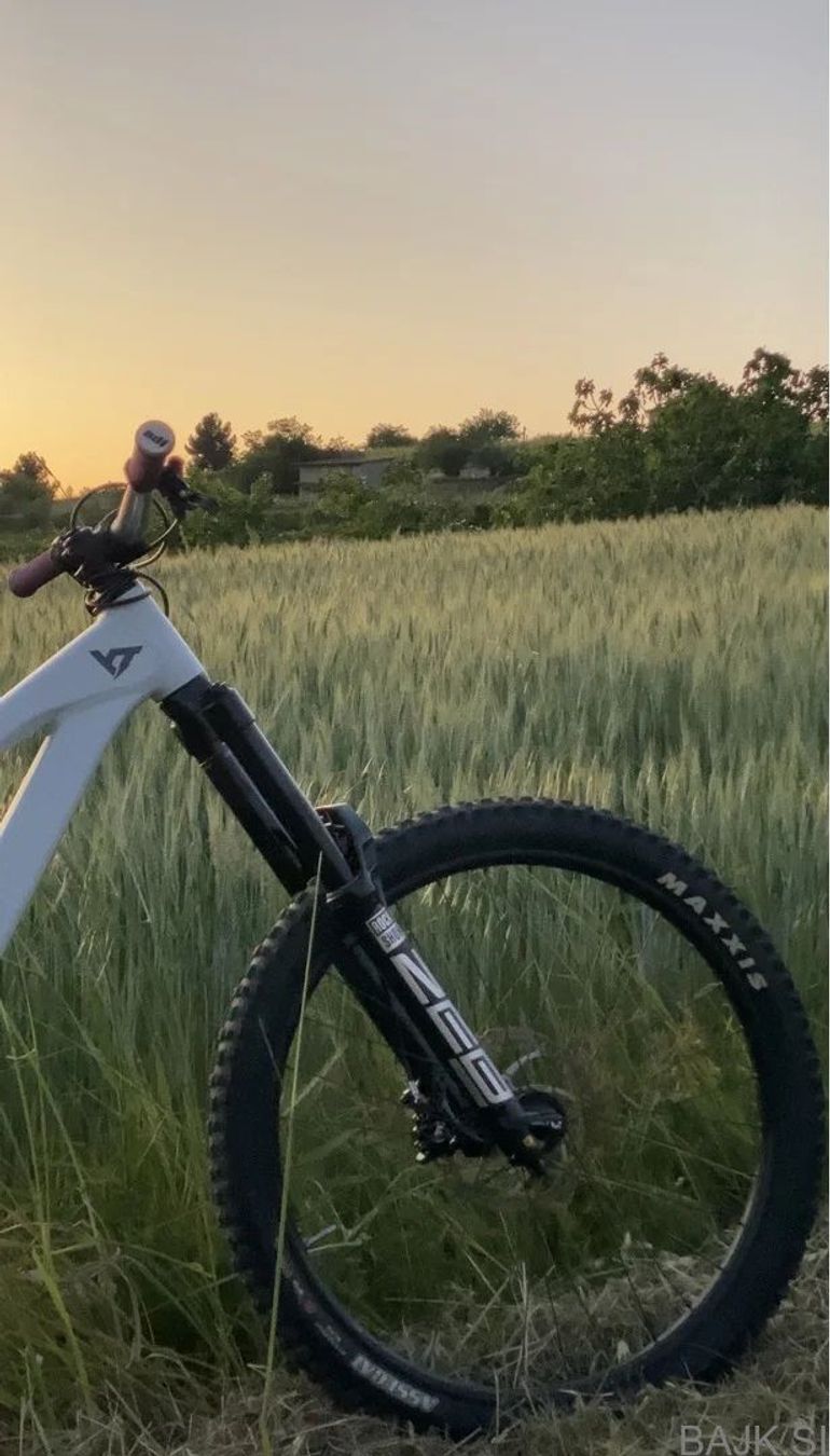 Used YT Custom Single Speed / Fixed Gear 2024 Mountainbike, White, 27.5 (650B) — image 14 of 17