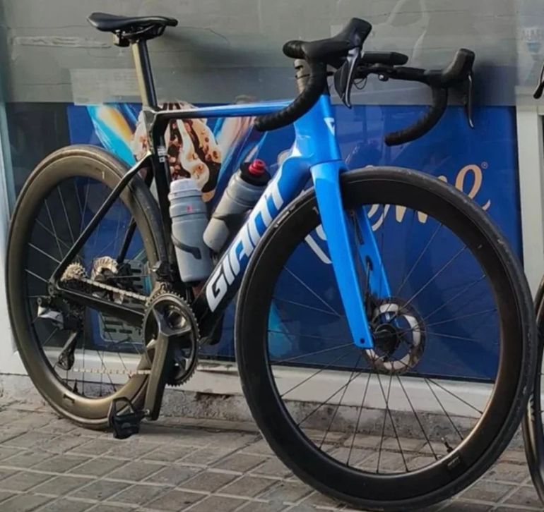 Used Giant Propel Advanced Pro 0 2024 2024 Road & Gravel, Blue — image 1 of 14