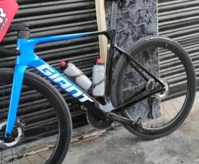 Used Giant Propel Advanced Pro 0 2024 2024 Road & Gravel, Blue — image 2 of 14