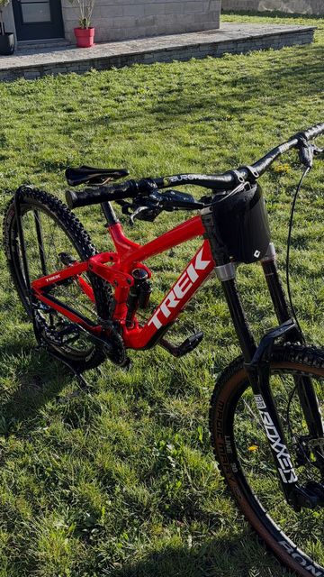 Used Trek Session 9.9 Carbon 2020 Mountainbike, Red — image 6 of 6