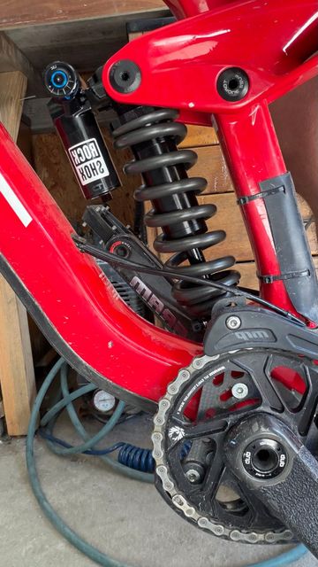 Used Trek Session 9.9 Carbon 2020 Mountainbike, Red — image 5 of 6