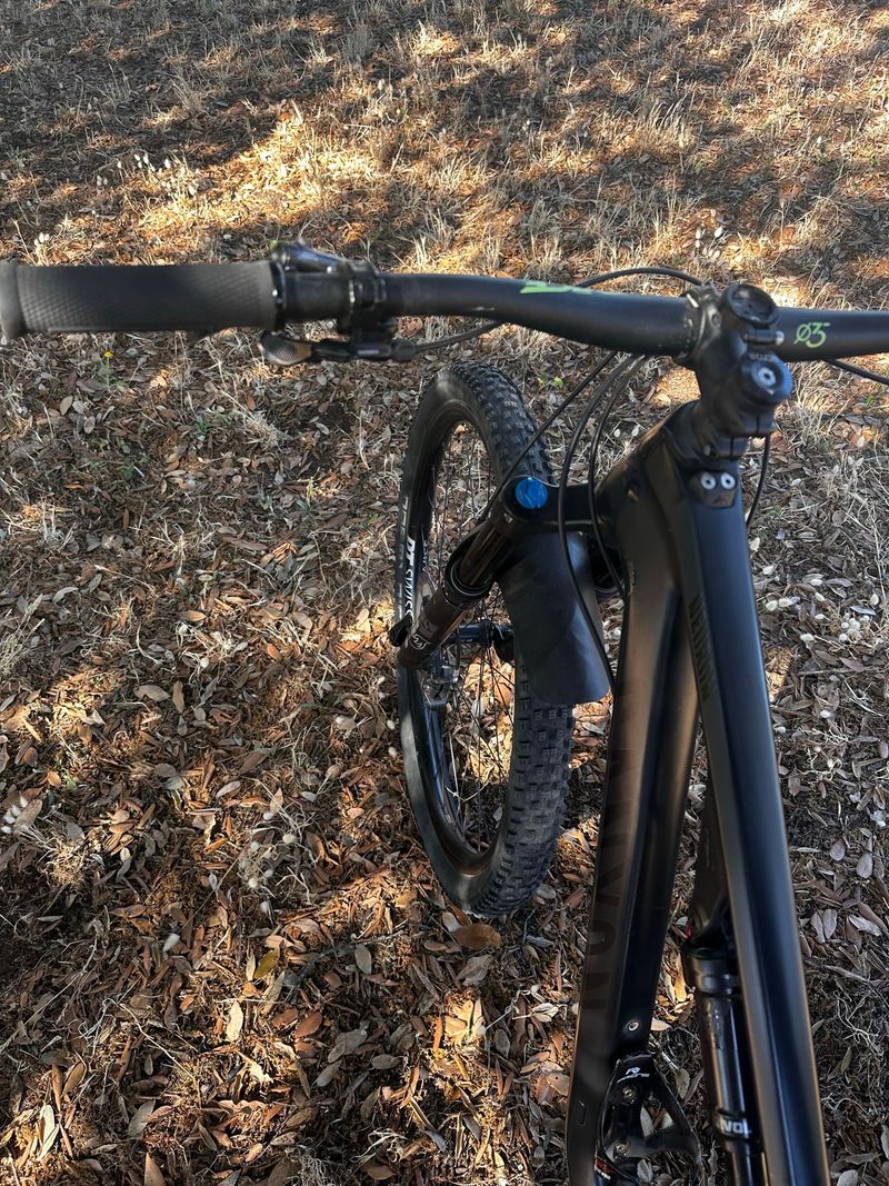 Used Canyon Neuron CF 9 2022 2022 Mountainbike, Black, 27.5, 29 — image 12 of 15