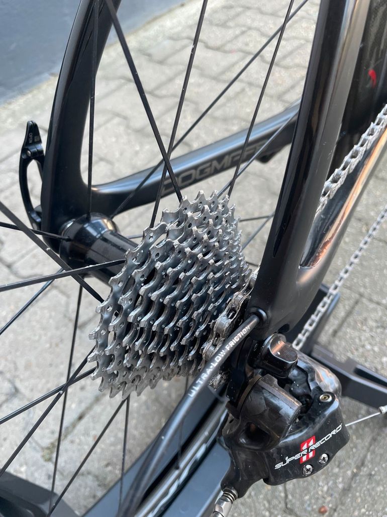 Used Pinarello Dogma F8 57 Campagnolo Super Record 2016 Road & Gravel, Black — image 7 of 12